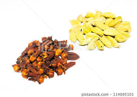 A picture of clove with Cardamom A picture of clove with Cardamom 114895101