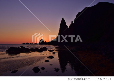 Evening view of Motoji Coast (Jizoiwa) on Rebun Island Evening view of Motoji Coast (Jizoiwa) on Rebun Island 114895495
