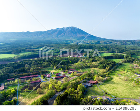 Mount Iwate and Koiwai Farm (Shizukuishi Town, Iwate Prefecture) 114896295