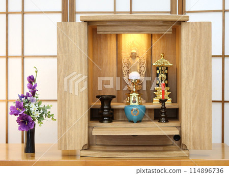 The Amida Buddha of Nishi Honganji Temple enshrined in a furniture-style Buddhist altar (urban Buddhist altar) Jodo Shinshu Honganji sect 1 114896736