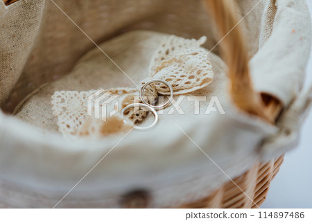 戒指 枕頭 結婚戒指 114897486