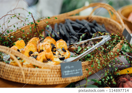 Delicious presentation of buffet food 114897714