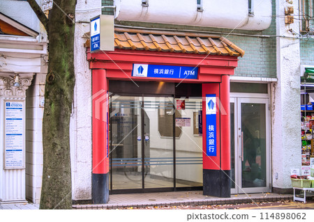 Yokohama cityscape in Japan - View of Yokohama Bank Motomachi Branch Chinatown Zenrinmon Branch (ATM) and other facilities in Yokohama Chinatown 114898062
