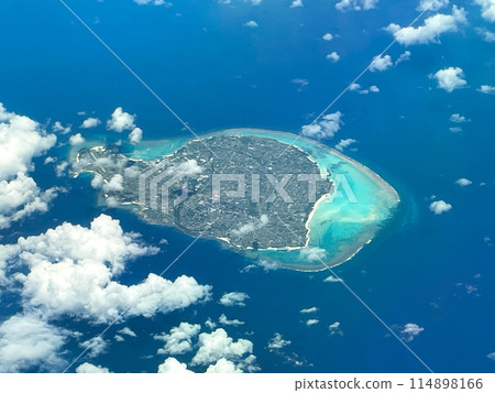 從台北-羽田航班上看到的與論島 從台北-羽田航班上看到的與論島 114898166