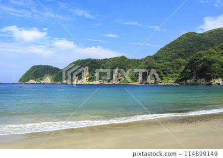 Blue sea and sky (Suruga Bay) Miura Coast Rocky Coast Blue sea and sky (Suruga Bay) Miura Coast Rocky Coast 114899149