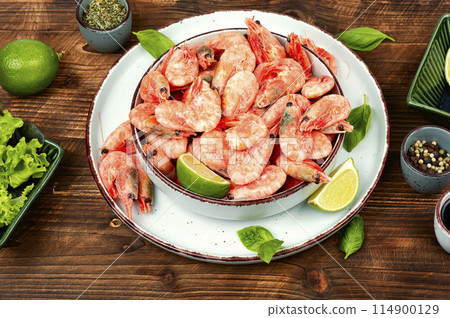 Fresh, raw shrimp and spices. 114900129