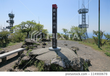 Signpost and antenna at the summit of Mount Tsurumi 114900678