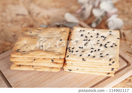 Five grain and black sesame crackers Five grain and black sesame crackers 114902117