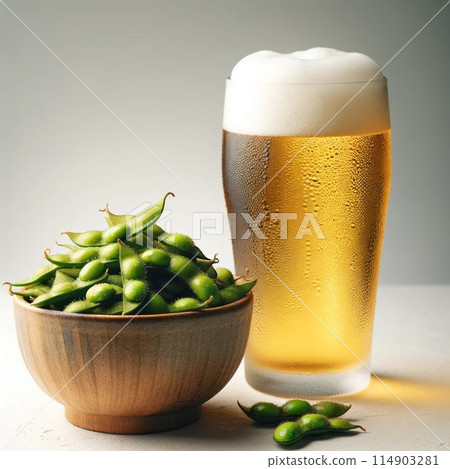 Delicious draft beer and edamame 114903281