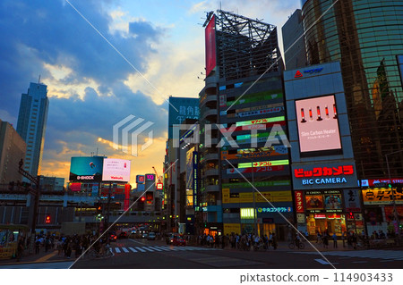 澀谷黃昏的宮坂下十字路口 澀谷黃昏的宮坂下十字路口 114903433