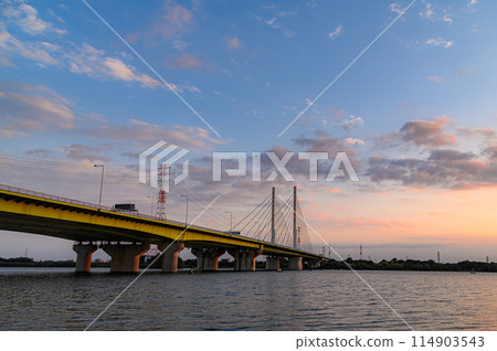 A spectacular view of the sunset and Kokonohashi Bridge in Toda City, Saitama Prefecture 114903543
