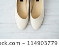 White women's pumps 114903779