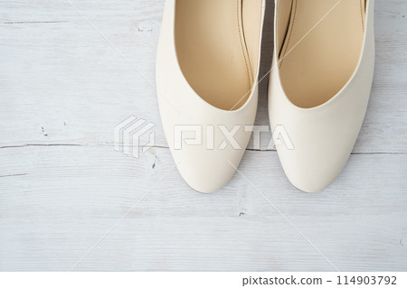 White women's pumps White women's pumps 114903792