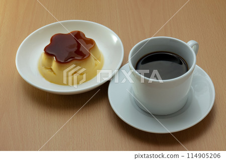 Pudding and coffee Pudding and coffee 114905206