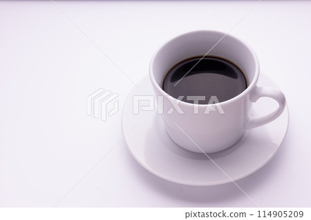 白杯中的黑咖啡，左側空白 114905209