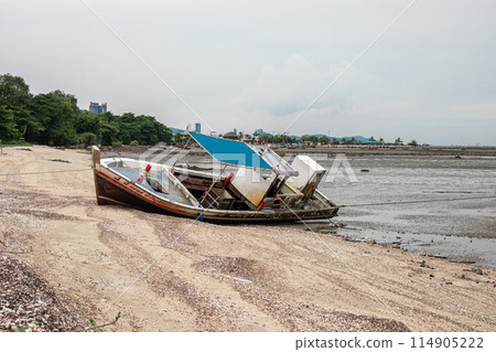 A fishing Boat 114905222