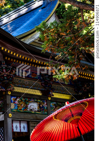 秋天的神社和日本傘 秋天的神社和日本傘 114906871