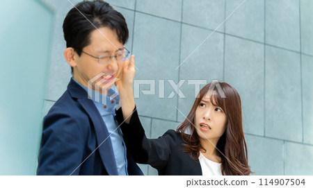 Businesswoman slapping a man (sexual harassment) 114907504