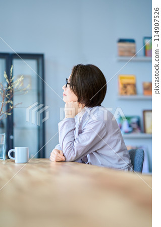 Middle-aged women feeling tired Middle-aged women feeling tired 114907526
