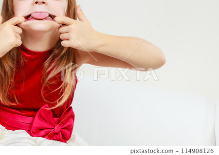 Funny little girl in glasses Funny little girl in glasses 114908126