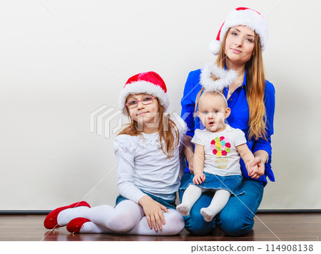 Mother with her girls. 114908138