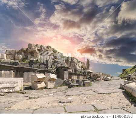 Roman ruins at Umm Qais (Umm Qays)--is a town in northern Jordan near the site of the ancient town of Gadara, Jordan. Against the background of a beautiful sky with clouds 114908193