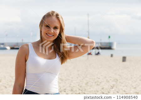 Portrait of beauty woman on marina Portrait of beauty woman on marina 114908540