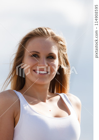 Young attractive woman portrait 114908595
