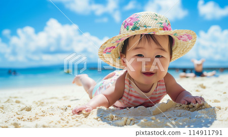 寶寶在沙灘上玩耍 寶寶在沙灘上玩耍 114911791