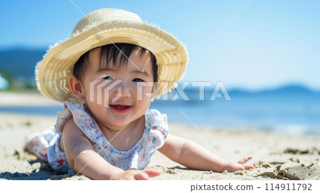 Baby playing on the beach 114911792