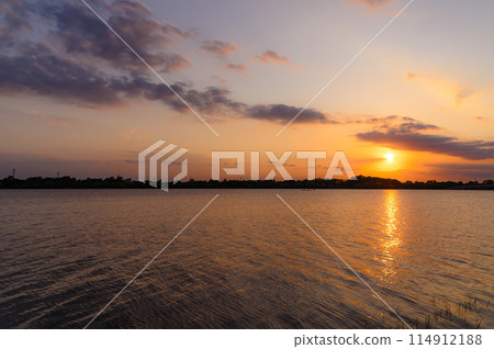 Sunset sky and Lake Sai, Toda City, Saitama Prefecture 114912188