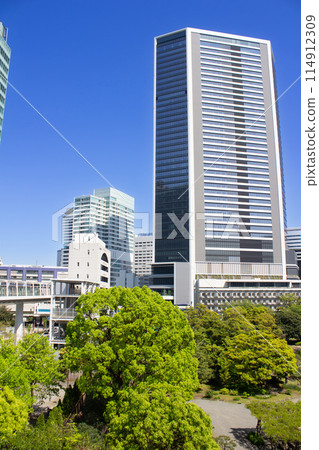 Hamamatsucho Station, Shiba Rikyu Gardens and cityscape 114912309