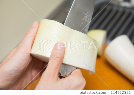 把蘿蔔的皮剝掉 114912531