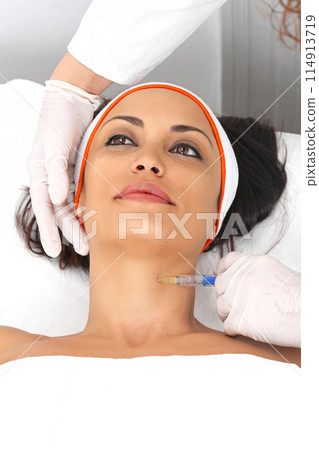 Neck botox 114913719