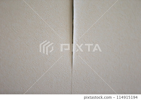 壁紙接縫處剝落 114915194