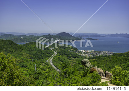 Innoshima Bridge and Shimanami Kaido from the top of Shirataki Mountain, Onomichi City, Hiroshima Prefecture 114916143