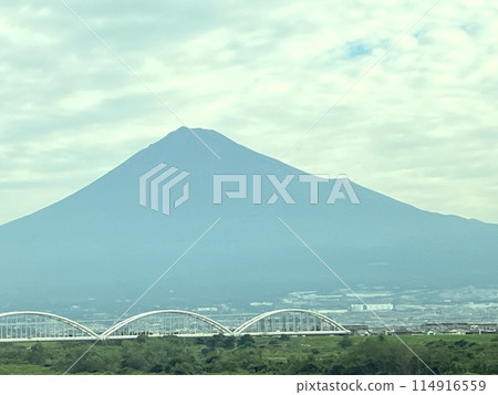 Fuji with clouds in the background Fuji with clouds in the background 114916559