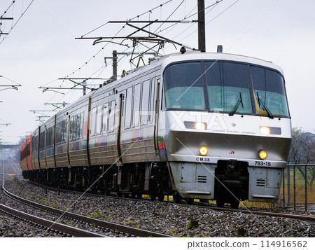 JR Kyushu special express train Kirameki No. 291, 783 series CM35, running up the Nippō Main Line JR Kyushu special express train Kirameki No. 291, 783 series CM35, running up the Nippō Main Line 114916562