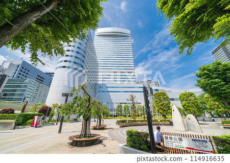 "Saitama Prefecture" Scenery of Kanezuka Park and Omiya Sonic City with fresh greenery 114916635