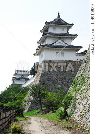 Akashi Castle's Tatsumi Tower (foreground) and Kun Tower (vertical composition) in the background (Akashi City, Hyogo Prefecture) Akashi Castle's Tatsumi Tower (foreground) and Kun Tower (vertical composition) in the background (Akashi City, Hyogo Prefecture) 114916929