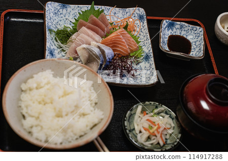Sashimi set meal (Ton-tei Kujuku) Sashimi set meal (Ton-tei Kujuku) 114917288