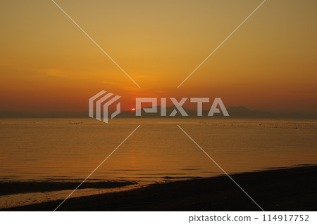 Ariake Sea sunrise scene 114917752