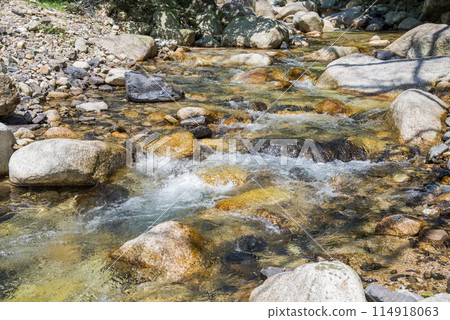 A refreshing summer mountain stream (Suzuka Quasi-National Park, Miyazuma Gorge) 114918063