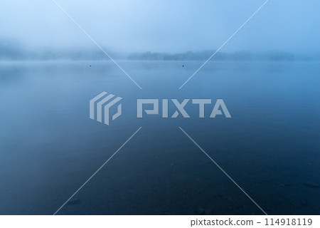 Lake Shojiko, a lake shrouded in mist Lake Shojiko, a lake shrouded in mist 114918119