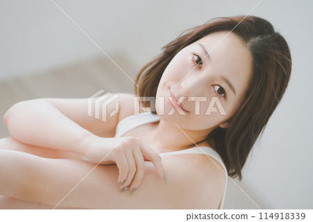 female, lady, woman 114918339