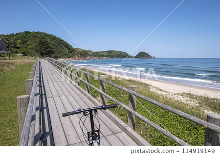 浦富海岸:新綠與初夏的騎行影像 浦富海岸:新綠與初夏的騎行影像 114919149