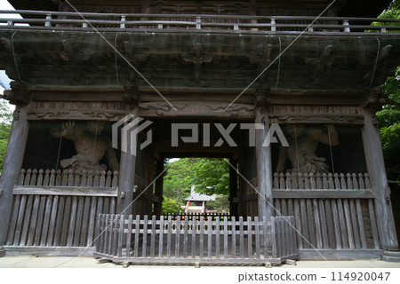 Shomyoji Temple Niomon Gate A-gyo statue and Un-gyo statue in a Pure Land garden Shomyoji Temple Niomon Gate A-gyo statue and Un-gyo statue in a Pure Land garden 114920047