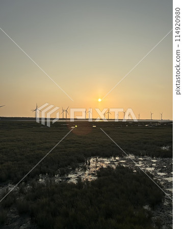 [Taiwan] Sunset and windmills at Gaomei Wetlands 114920980
