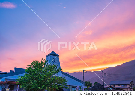 (Yamanashi Prefecture) Oishi Park and Natural Life Center, covered in a clearing sunset sky (Yamanashi Prefecture) Oishi Park and Natural Life Center, covered in a clearing sunset sky 114922841