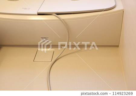 The situation where the washing machine is being filled with leftover bath water 114923269